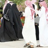 الهواتف الذكية تفسد الحياة الأسرية لـ 44 % من السعوديين