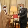 سفير الإمارات لدى القاهرة يقدم أوراق اعتماده مندوبا دائما للدولة لدى الجامعة العربية