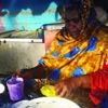 امرأة تنافس مصانع الألبان بوسائل تقليدية امرأة تنافس مصانع الألبان بوسائل تقليدية