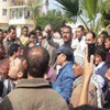 وقفة احتجاجية لمئات العاملين بوزارة الصحة أمام الديوان العام