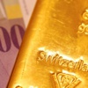 الذهب يهبط 1.3 % مع صعود الدولار وتعثر اليورو