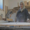 امرأة أردنية تخترق احتكار الرجال لمهنة النجارة