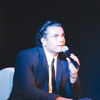 عمرو دياب يتواصل مع معجبيه عبر الفيديو