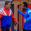 بالصور.. سعد سمير يحضر مران الأهلي بـ"العكازين"