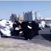 فيديو/ شباب يعتدون على فتيات في مجمع تجاري!