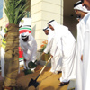 وزير العمل يوجه بتوزيع غراس على الموظفين