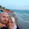 بعد التقاطه صورا معها.. تركي يلقي زوجته الحامل من قمة جبل! بعد التقاطه صورا معها.. تركي يلقي زوجته الحامل من قمة جبل!