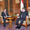 مرسي على «تويتر»: تعديلات وزارية وحركة محافظين «الأكفأ يتولى المسؤولية» مرسي على «تويتر»: تعديلات وزارية وحركة محافظين «الأكفأ يتولى المسؤولية»