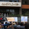 متظاهرون أمام مجلس الدولة يؤيدون قرار مرسي بعودة البرلمان