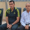 فييرا يحاول احتواء غضب لاعبي الزمالك فييرا يحاول احتواء غضب لاعبي الزمالك