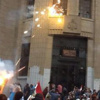 البلاك بلوك يهاجمون دارالقضاء بالمولوتوف