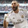 كريم بنزيما يتسلم كأس أفضل لاعب في ريال مدريد كريم بنزيما يتسلم كأس أفضل لاعب في ريال مدريد