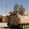 اهالي الشيخ زويد يرشدون الجيش المصري عن لغم أرضي قبل تفجيره