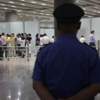 إصابة رجل فجر قنبلة بمطار بكين
