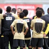 بعد الخروج الأسيوى : غياب كبير للاعبى الاتحاد عن التدريبات .. وتجمهر الجماهير لإغلاق التدريبات بعد الخروج الأسيوى : غياب كبير للاعبى الاتحاد عن التدريبات .. وتجمهر الجماهير لإغلاق التدريبات