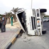 نجاة سائق آسيوي انقلبت شاحنته بالصخير