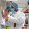 سلطنة عمان تعتمد إعطاء الجرعة الثالثة من اللقاح المضاد لكورونا لبعض الفئات