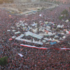 الآلاف يتوافدون على التحرير بعد بيان الجيش