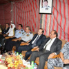 معان.. مطلوب بارز يسلم نفسه لوزير الداخلية .. مصور