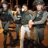 مواجهات بين فلسطينيين والشرطة الإسرائيلية بعد منع الوصول لأماكن تجمعات شهر رمضان في القدس