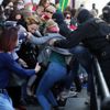 قوات الأمن في بيلاروس تحتجز العشرات من المشاركين في مظاهرة ضد رئيس البلاد