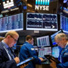 الصناديق السيادية تتحول من الأسهم الأمريكية إلى السندات الصناديق السيادية تتحول من الأسهم الأمريكية إلى السندات