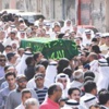 جموع تُشيّع الفقيد علي رضي لمثواه الأخير بالسنابس