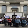 بالفيديو: تظاهرات امام المحكمة الدستورية عقب الحكم في قانون العزل بالفيديو: تظاهرات امام المحكمة الدستورية عقب الحكم في قانون العزل