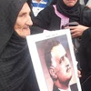 توافد العشرات على التحرير حاملين صور عبدالناصر للمشاركة بجمعة الإخوان جوعونا