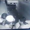 أردنيان يضربان عامل نظافة مسكين ويسلبانه هاتفه المحمول أردنيان يضربان عامل نظافة مسكين ويسلبانه هاتفه المحمول