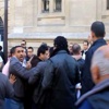 بالفيديو.. مشادات بين مؤيدي ومعارضي شفيق أمام السفارة المصرية بباريس