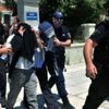 الشرطة التركية تعتدي على سياسيين أكراد في أنقرة الشرطة التركية تعتدي على سياسيين أكراد في أنقرة