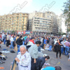 المئات في التحرير لرفض قرارات مرسي.. وتأمين المداخل بحواجز حديدية