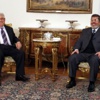 مشعل وعباس يختلفان على تطبيق المصالحة
