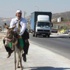 صحفي فلسطيني يحتج على الغلاء بركوب حمار إلى مقر جريدته