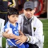بالصور .. طفل هلالي يُشاهد تحضيرات الاتحاد قبل موقعة لخويا القطري