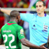بول بوت (ساخرا): أفضل لاعب في المباراة كان الحكم التونسي بول بوت (ساخرا): أفضل لاعب في المباراة كان الحكم التونسي