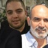 فيديو- الجنون فنون: رجل يرفع سيارة تقف في طريق دراجته!