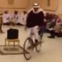 عريس سعودي يدخل قاعة عقد قرانه بـ"السيكل" - فيديو