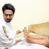 سعودي يمتهن العلاج بـ « الطب الانعكاسي» مقابل ريال سعودي يمتهن العلاج بـ « الطب الانعكاسي» مقابل ريال
