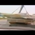 ليبي ينقل طائرة حربية إلى منزله على متن شاحنة (فيديو)