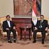 مرسي يجتمع مع أحمدي نجاد في قصر الرئاسة بالقاهرة
