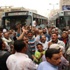 بالصور ..''اصحاب الحوالات الصفراء'' يقطعون شارع التحرير بالصور ..''اصحاب الحوالات الصفراء'' يقطعون شارع التحرير