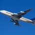 طائرة يونانية تهبط هبوطاً اضرارياً في مطار اللد