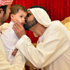محمد بن راشد يقدم العزاء لأسر شهداء الإمارات