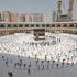 السعودية: الروبوت يوزع ماء زمزم على الحجاج في زمن كورونا السعودية: الروبوت يوزع ماء زمزم على الحجاج في زمن كورونا