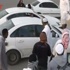 فيديو / شباب عابثون يستوقفون المارة ويفحطون بسياراتهم فيديو / شباب عابثون يستوقفون المارة ويفحطون بسياراتهم