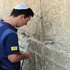 ميسي يحاول إرضاء اليهود عبر البكاء على حائط المبكى ولبس الطاقية بإسرائيل.!!