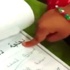 فيديو/ طفلة سعودية تُحَوِّل دجاجة إلى غزال!