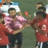 فيديو / حكم يطرد لاعبا بعدما ظن أنه ضرب زميله